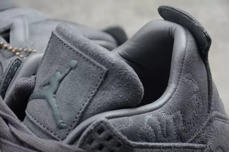 Sapatilhas Air Jordan 4 Retro Kaws Cool Grey