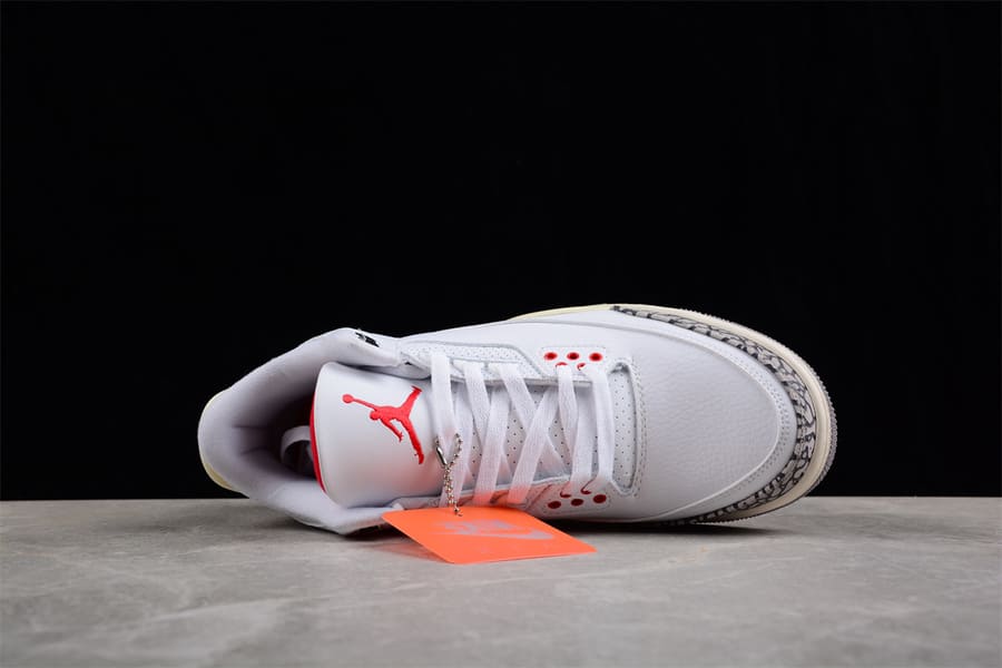 Sapatilhas Jordan 3 Retro White Cement Reimagined