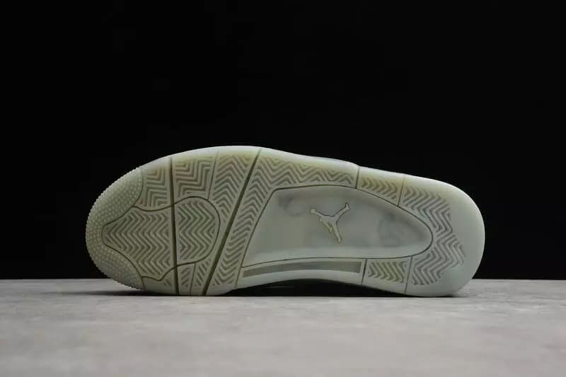 Sapatilhas Air Jordan 4 Retro Kaws Cool Grey