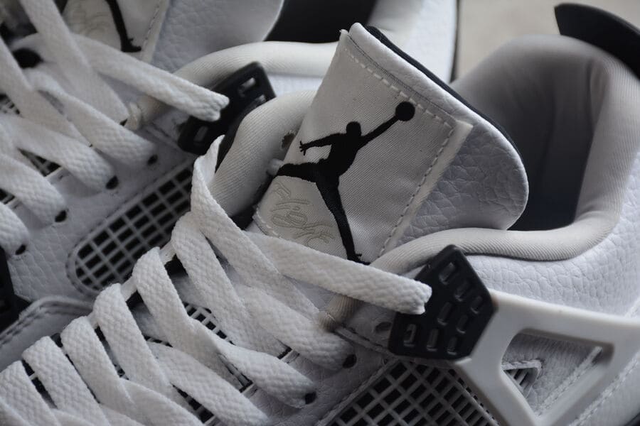 Sapatilhas Air Jordan 4 Military Black